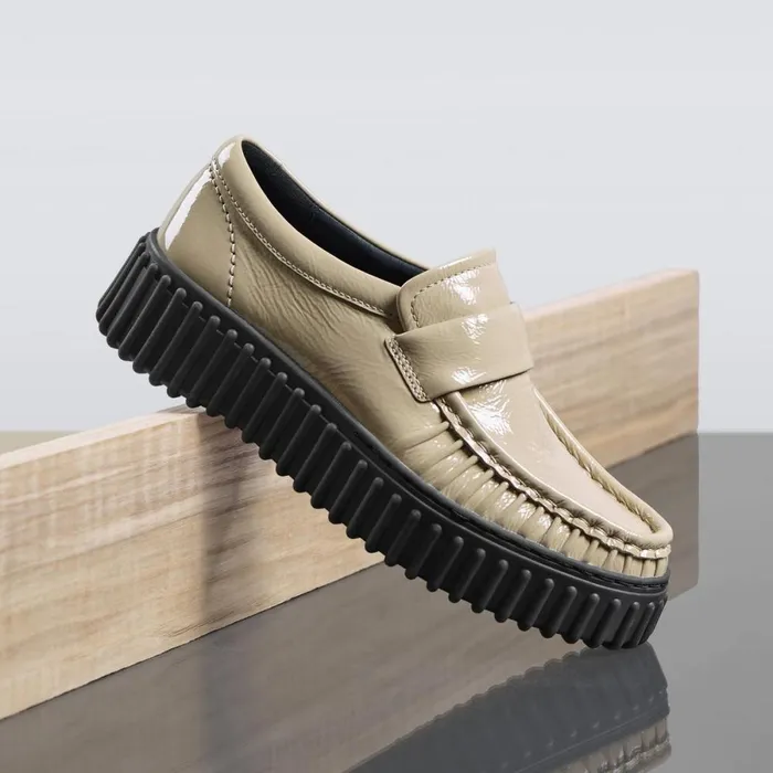 Clarks Loafers Torhill Mocc Beige Patent 8211 Women