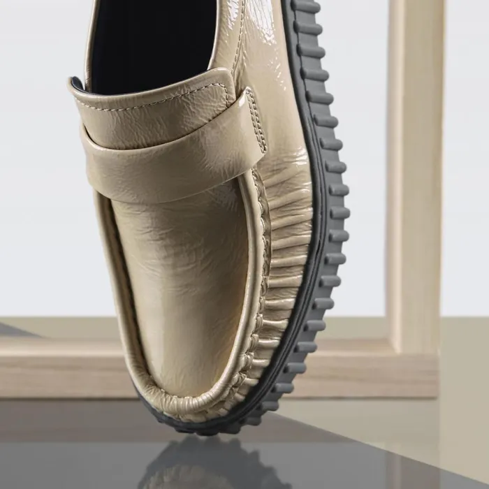 Clarks Loafers Torhill Mocc Beige Patent 8211 Women