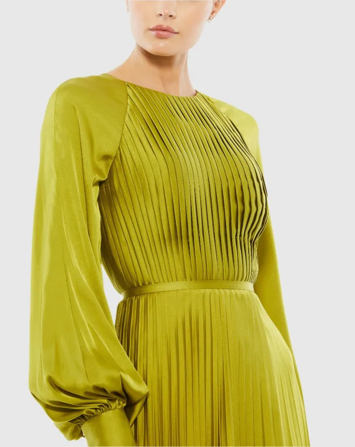 Evening Gowns Women Green Pleated High Neck Raglan Long Sleeve Side Slit Gown Apple Green Mac Duggal