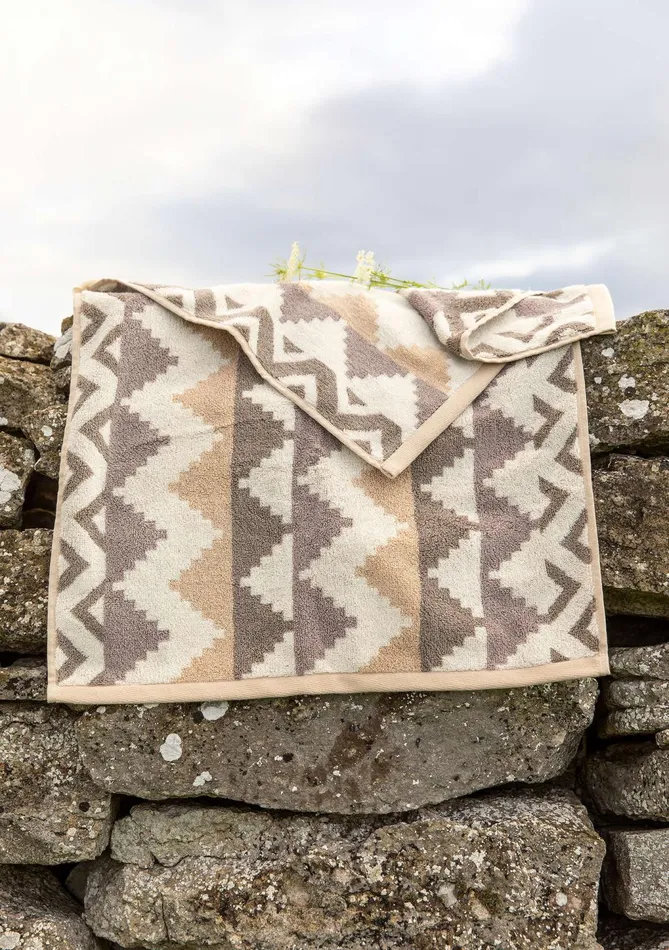Gudrun Sjdn Peaks Towel In Organic Cotton Women Terry