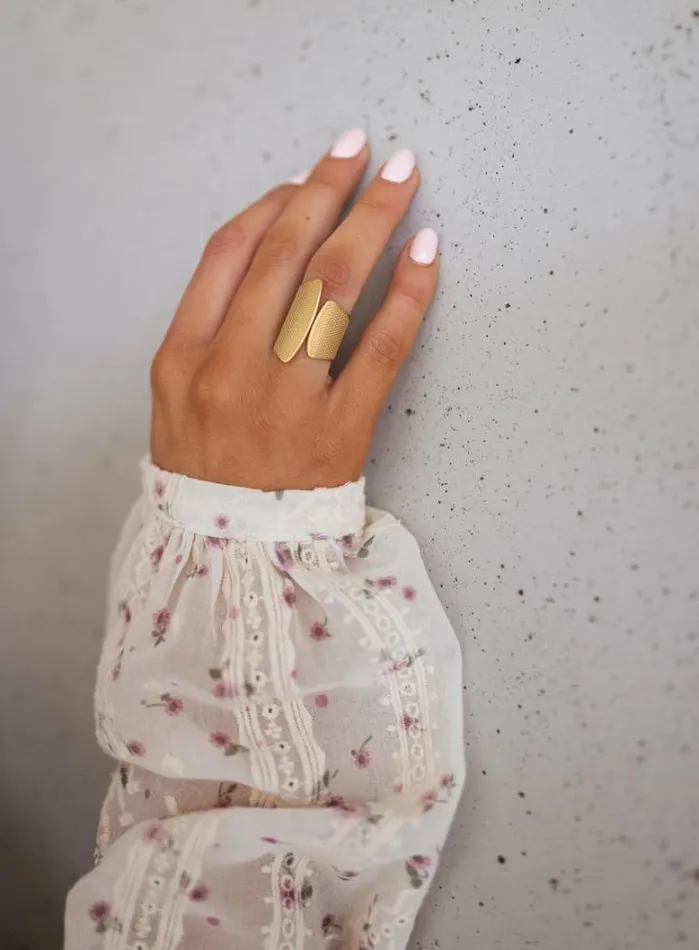 Jewelry and Accessories Rings Easy Clothes Golden Alouma Ring