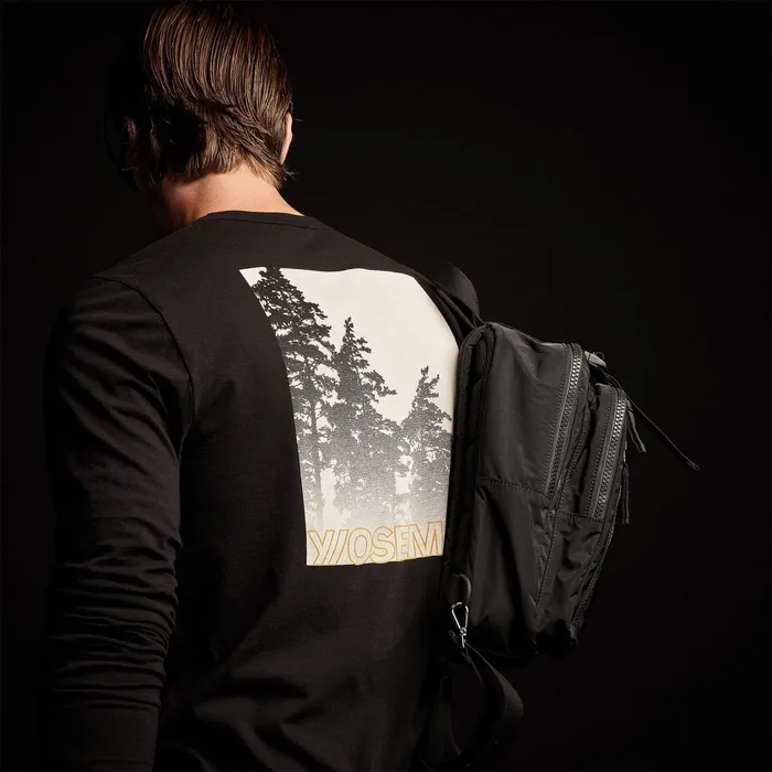 MEN James Perse ASPEN COLLECTION Mountain Terrain Graphic Tee Black