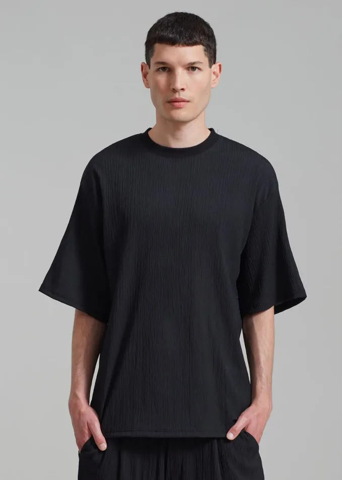 The Frankie Shop Eliott Crinkle Tee 8211 Black Shop Clothing