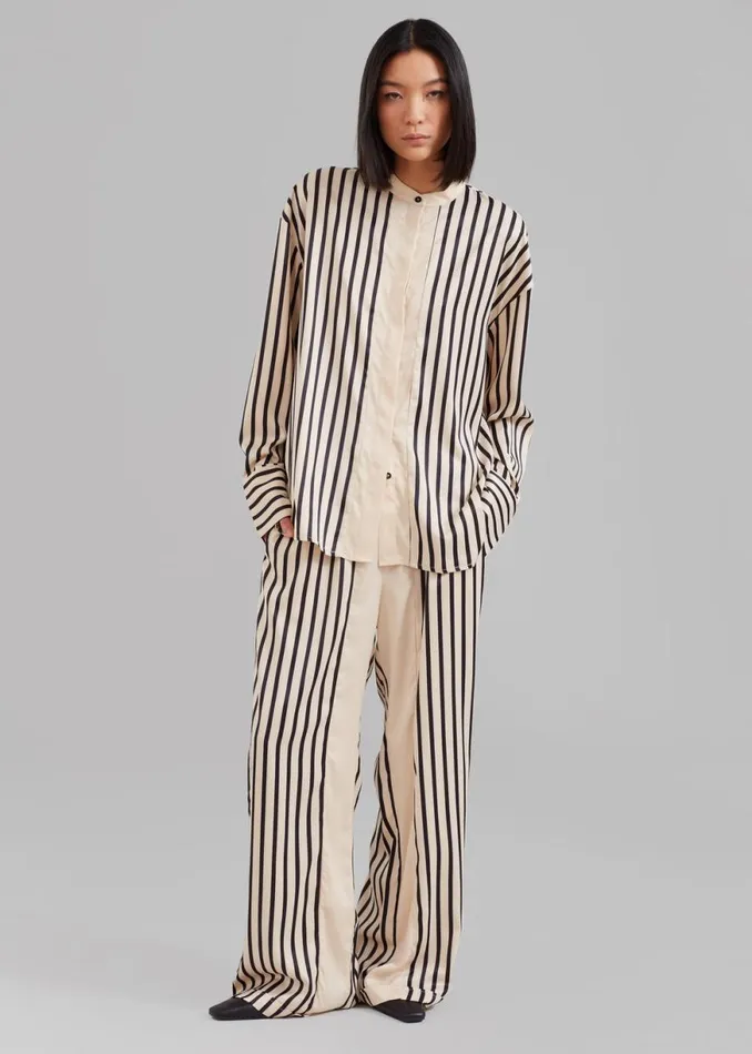 The Frankie Shop Solaqua The Resort Pants 8211 BlackOff White Shop Bottoms