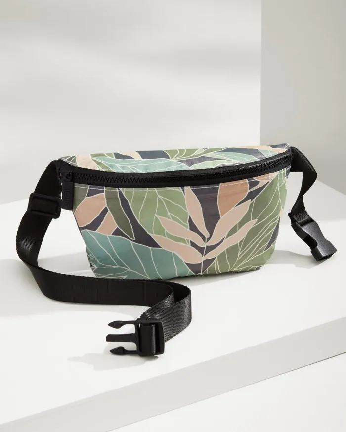Tommy Bahama Luggage and Travel Aloha Collection Cusco Mini Hip Pack Cusco 8211 WomenBeach and Home Tommy Bahama Luggage and Travel Aloha Collection Cusco Mini Hip Pack Cusco 8211 WomenBeach and Home
