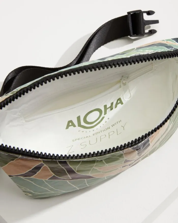 Tommy Bahama Luggage and Travel Aloha Collection Cusco Mini Hip Pack Cusco 8211 WomenBeach and Home Tommy Bahama Luggage and Travel Aloha Collection Cusco Mini Hip Pack Cusco 8211 WomenBeach and Home