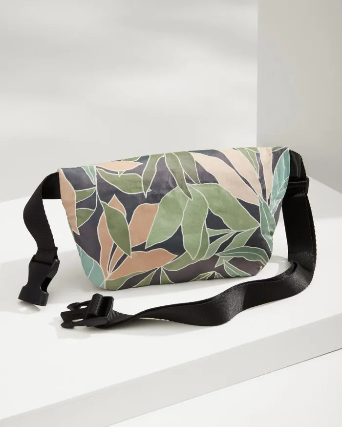 Tommy Bahama Luggage and Travel Aloha Collection Cusco Mini Hip Pack Cusco 8211 WomenBeach and Home Tommy Bahama Luggage and Travel Aloha Collection Cusco Mini Hip Pack Cusco 8211 WomenBeach and Home