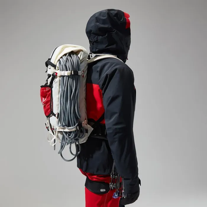 Waterproof Men Berghaus MTN Seeker GTX Jacket 8211 BlackRed
