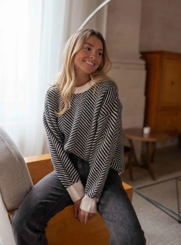Women039s Clothing Sweaters Easy Clothes Black and Ecru Barry Sweater Women039s Clothing Sweaters Easy Clothes Black and Ecru Barry Sweater