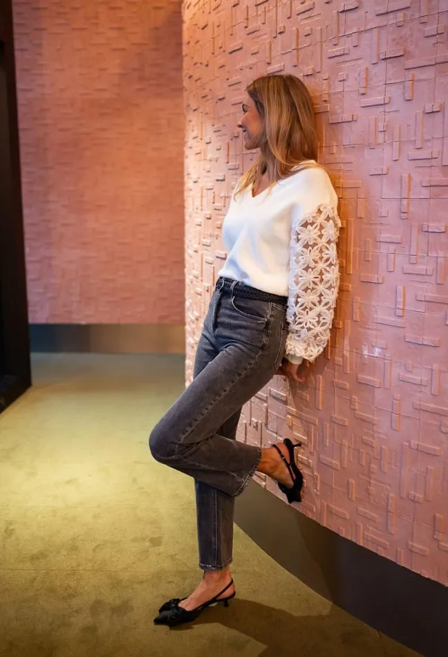 Women039s Clothing Sweaters Easy Clothes Ecru Amel Sweater With Embroidered Sleeves Women039s Clothing Sweaters Easy Clothes Ecru Amel Sweater With Embroidered Sleeves