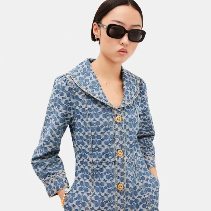 Women Badge Rounded Square Sunglasses Black Coach Eyewear