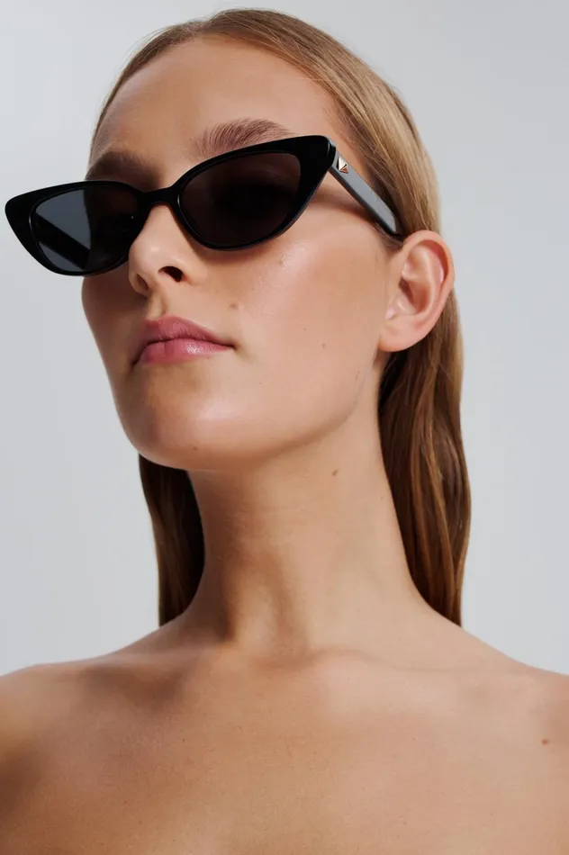 Women Scanlan Theodore Eyewear ST FELINE OVAL SUNGLASSES Black