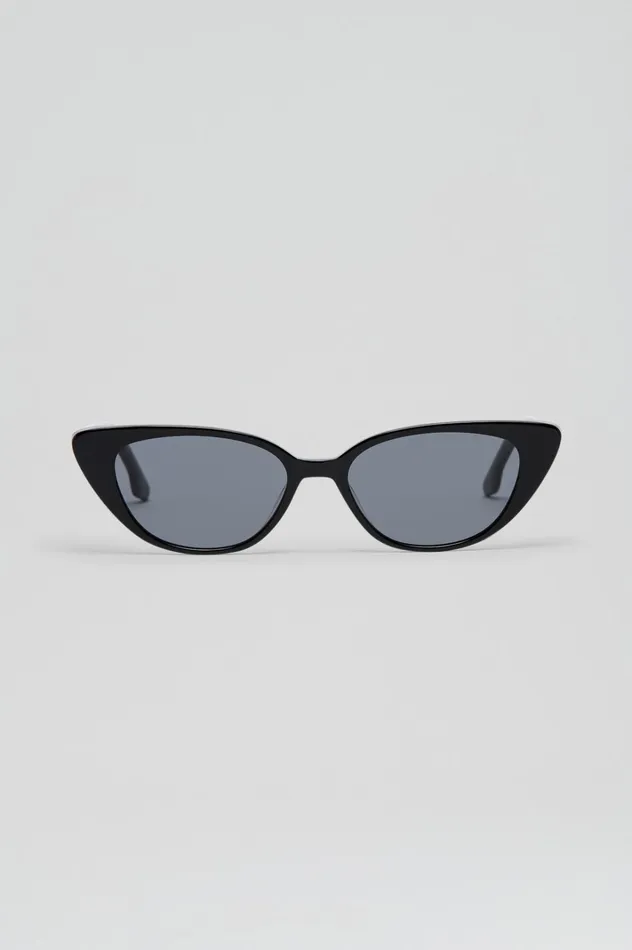 Women Scanlan Theodore Eyewear ST FELINE OVAL SUNGLASSES Black Women Scanlan Theodore Eyewear ST FELINE OVAL SUNGLASSES Black
