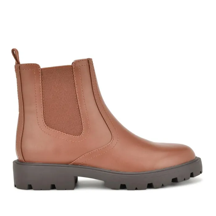 Yullon Lug Sole Chelsea Booties Natural Women Nine West Boots and Booties
